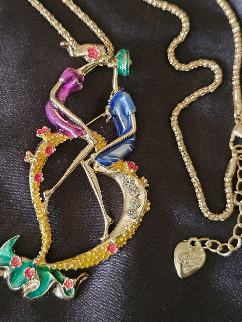 Betsey Johnson Necklace Brooch Lovers Kiss Heart Convertible Jewelry